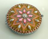 Карманное зеркальце с двухсторонним зеркалом внутри. Розовое. Авторская, ручная роспись.